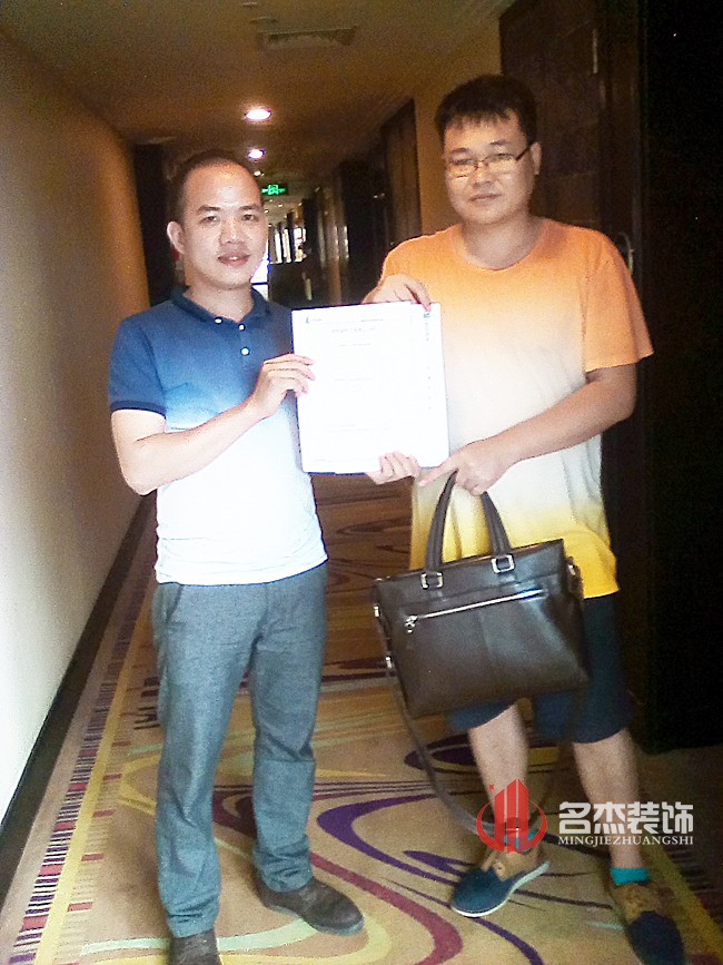 苏立科办公室粉色视频网站设计.jpg
