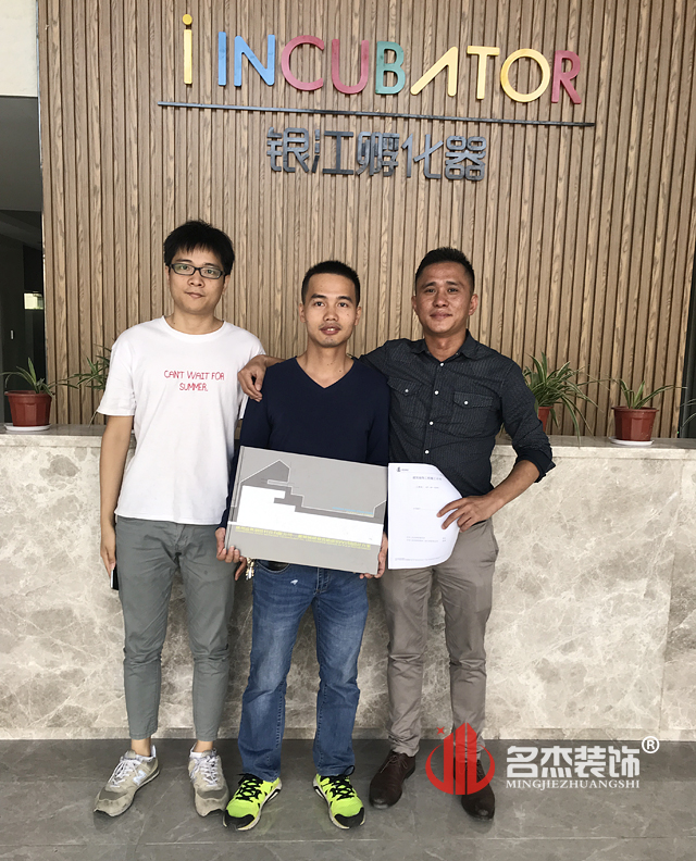 办公室粉色视频网站设计.jpg