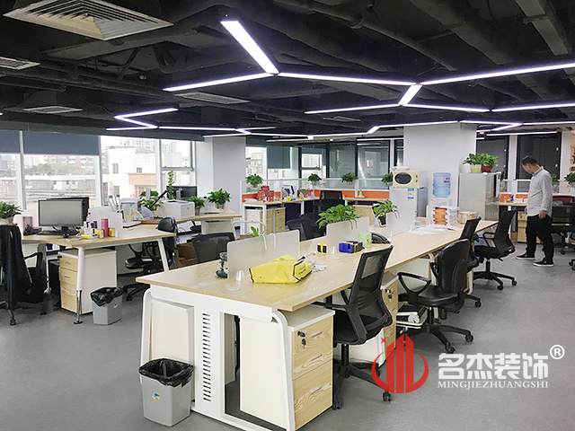 办公室粉色视频网站实景图.jpg