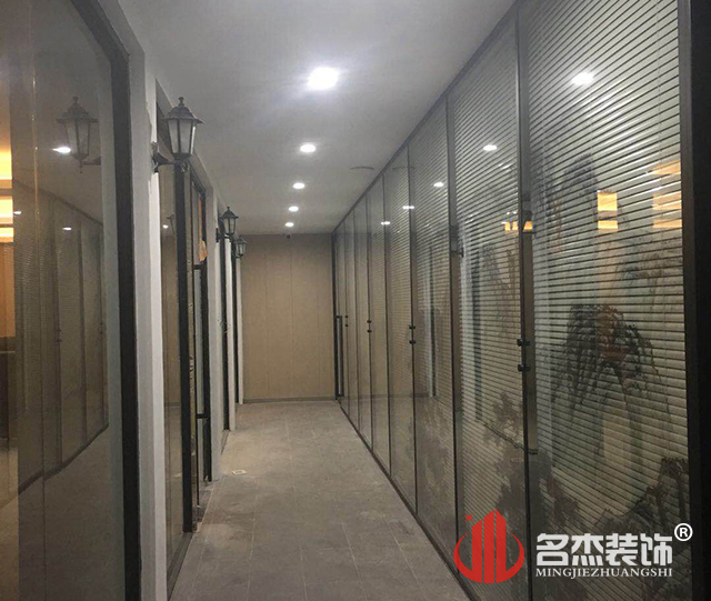 走廊粉色视频网站设计